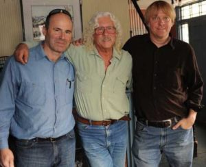 Left to right: John Summa, Arlo Guthrie, John Travers